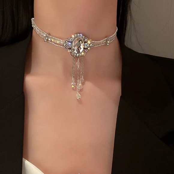 🌟 Gorgeous Crystals Tassel Chocker Necklace - Picture 4 of 4